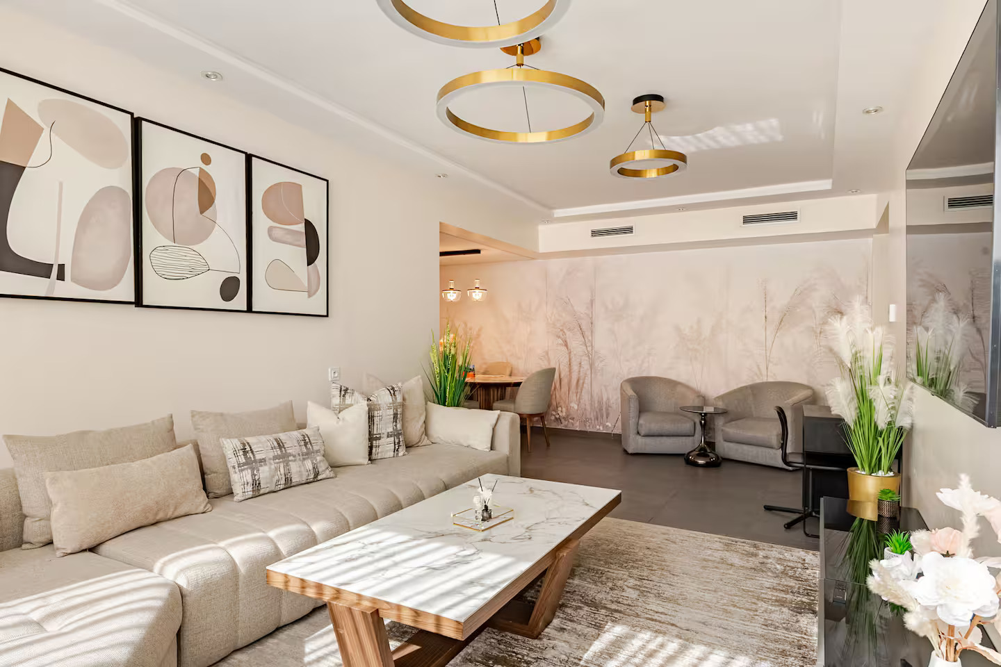 3 Bedrooms Apartment – Chic Spacious & Central