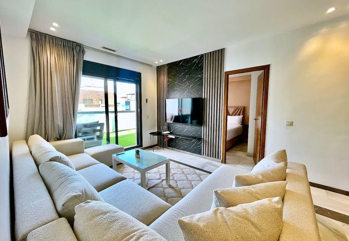 Sunny Apartment by the Beach – Terrace et Coastal Charm