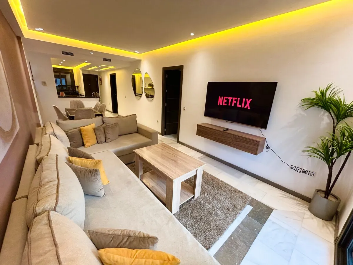 Comfortable Flat @ Marina Bay – Balcony with Beach View