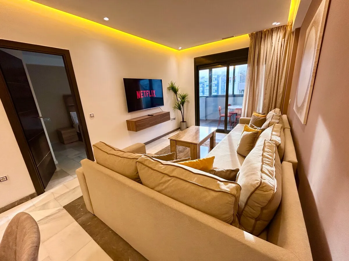 Comfortable Flat @ Marina Bay – Balcony with Beach View