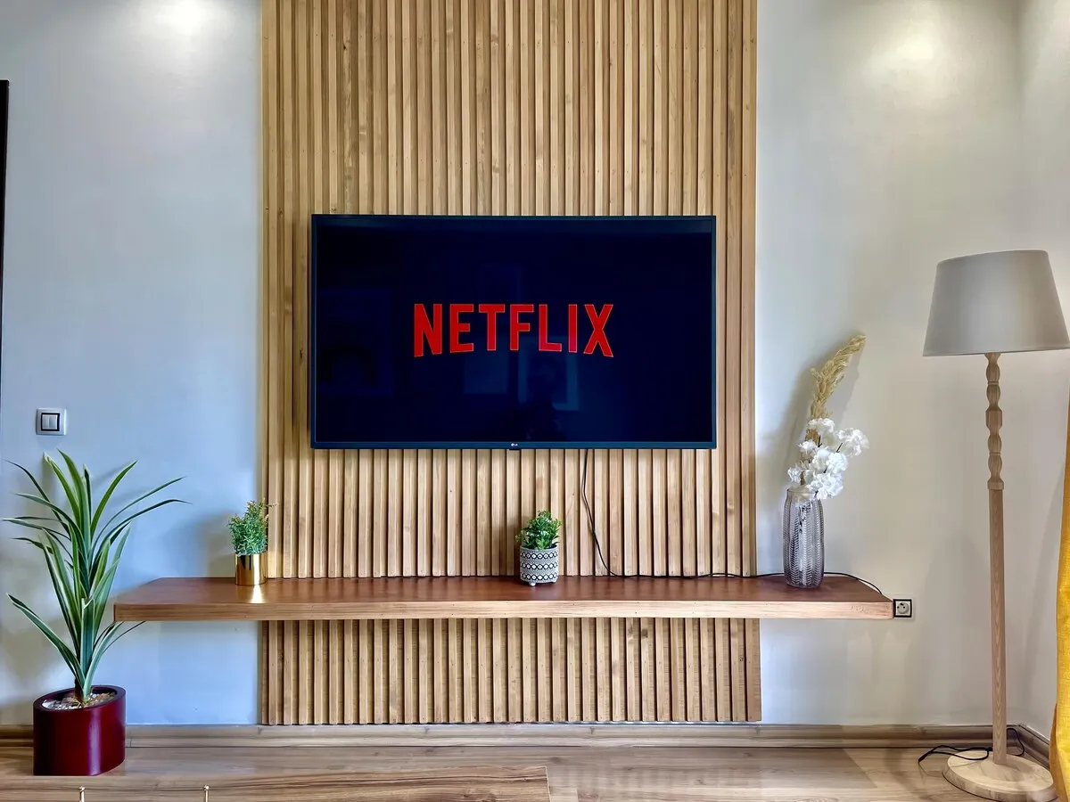 Marina & TGV Nearby – Confortable 2 Bedrooms