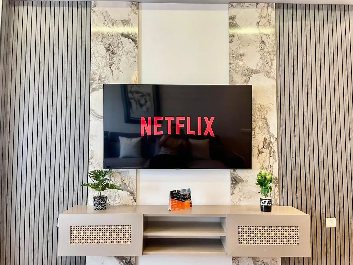 Original 2 Bedrooms & Balcony – TGV Station & Beach Walk