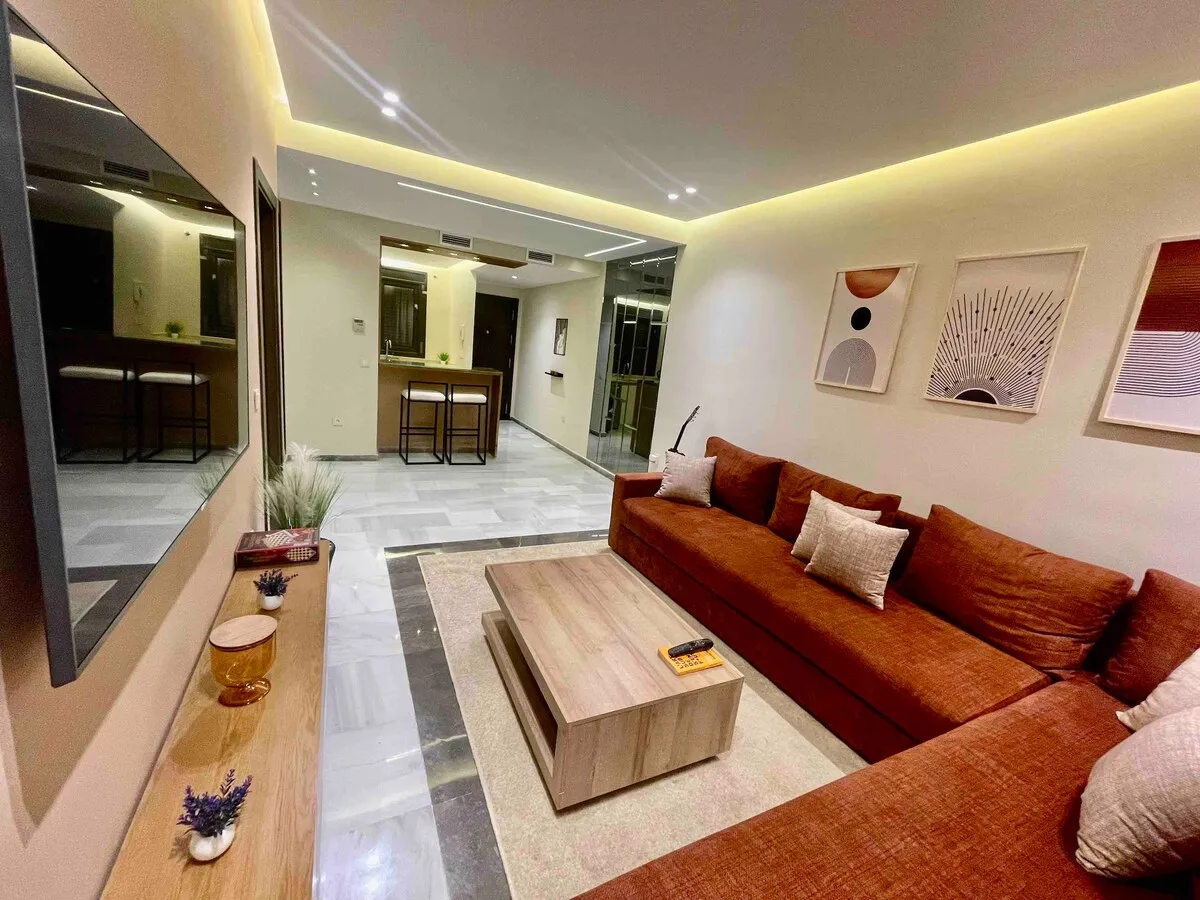 Terracotta Suite – Downtown, Beach & Pool