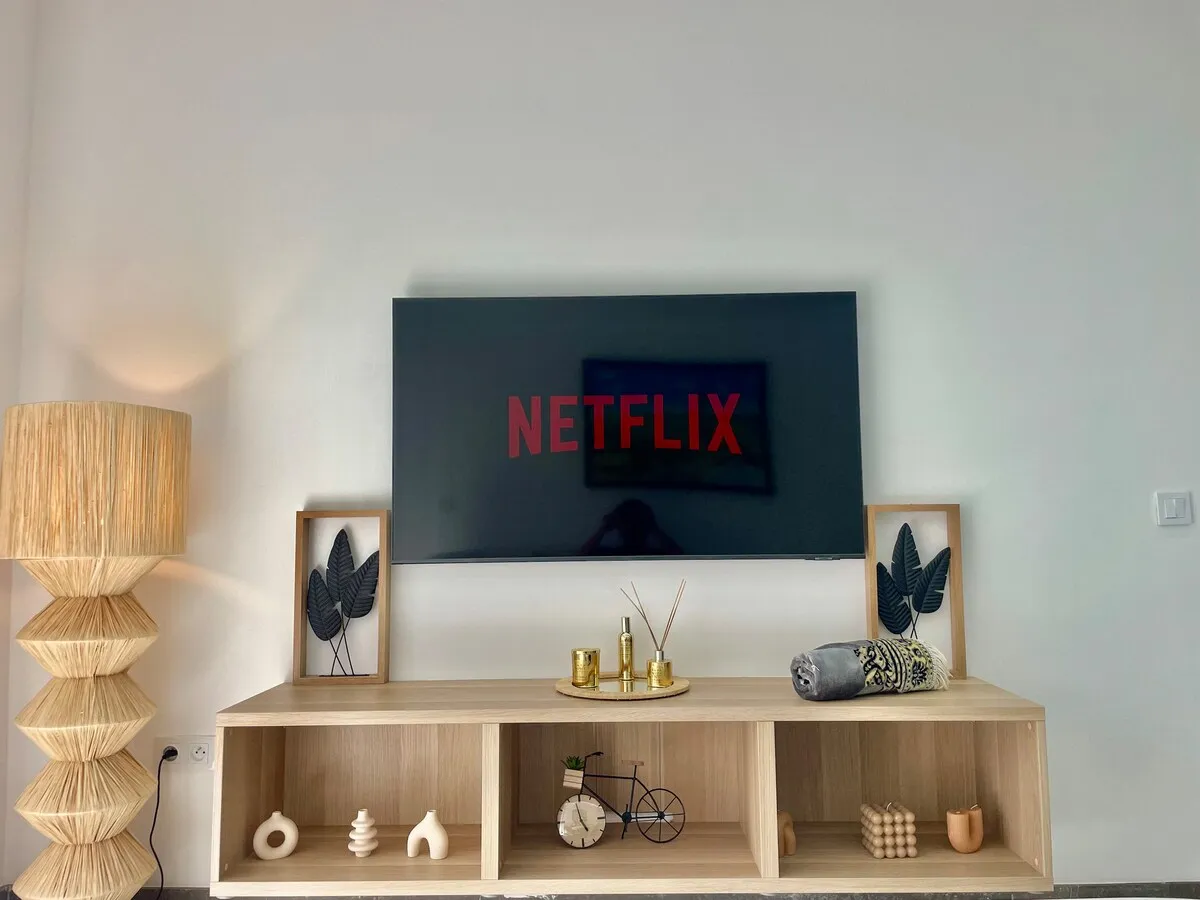 White Minimaliste 2 Chambres Élégant avec Balcon