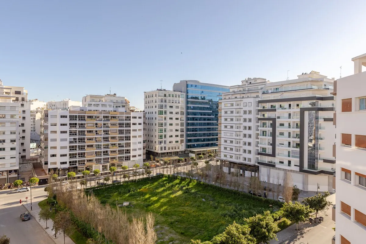 Marina & TGV Nearby – Confortable 2 Bedrooms