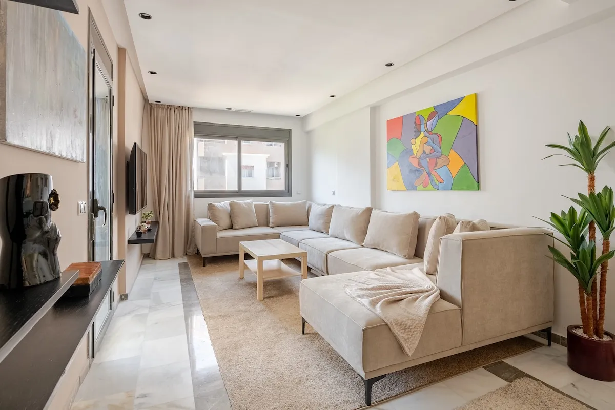 2 chambres chics avec balcon – Promenade à la plage et gare TGV