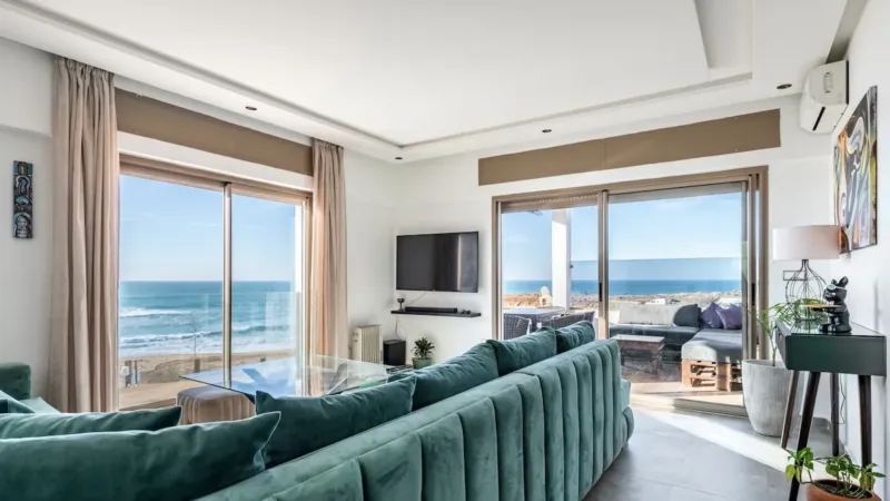 Spectacular Unique Waterfront Apartment – Sunset & Ocean Views