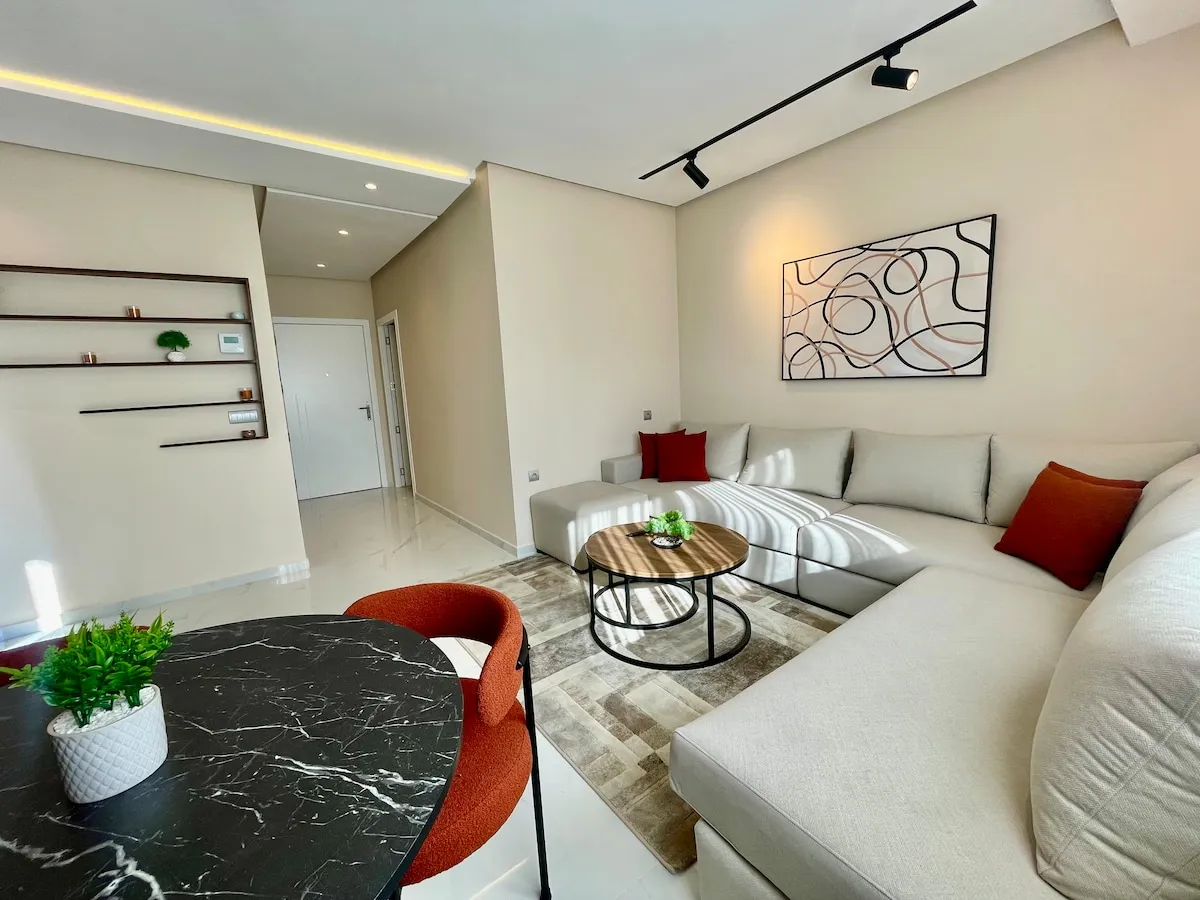 Charming Large Suite with 2 Balconies – Downtown Beach