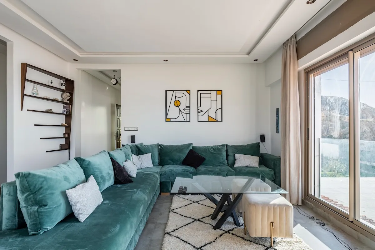 Spectacular Unique Waterfront Apartment – Sunset & Ocean Views