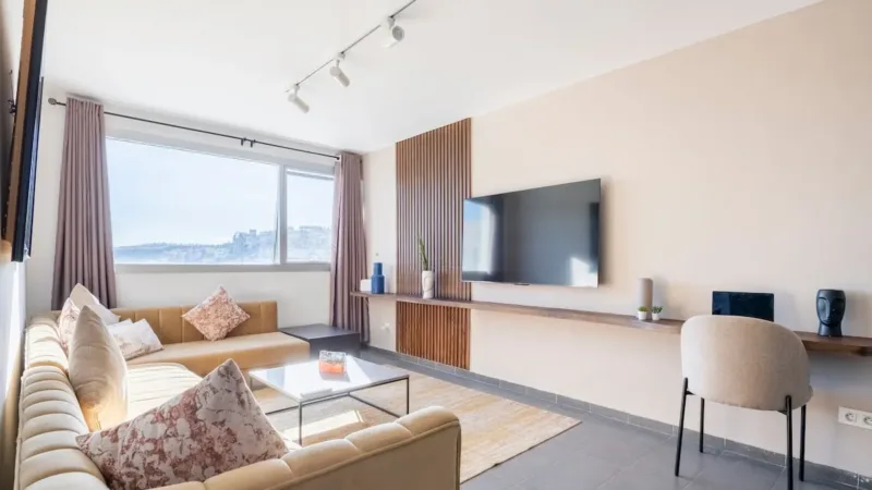 Elegant Stay @ 14th Floor – TGV Station Downtown