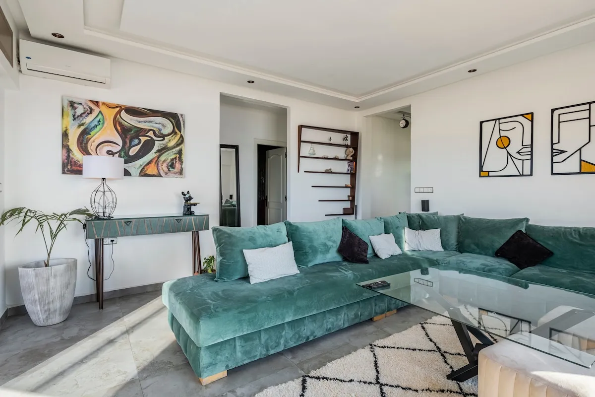 Spectacular Unique Waterfront Apartment – Sunset & Ocean Views