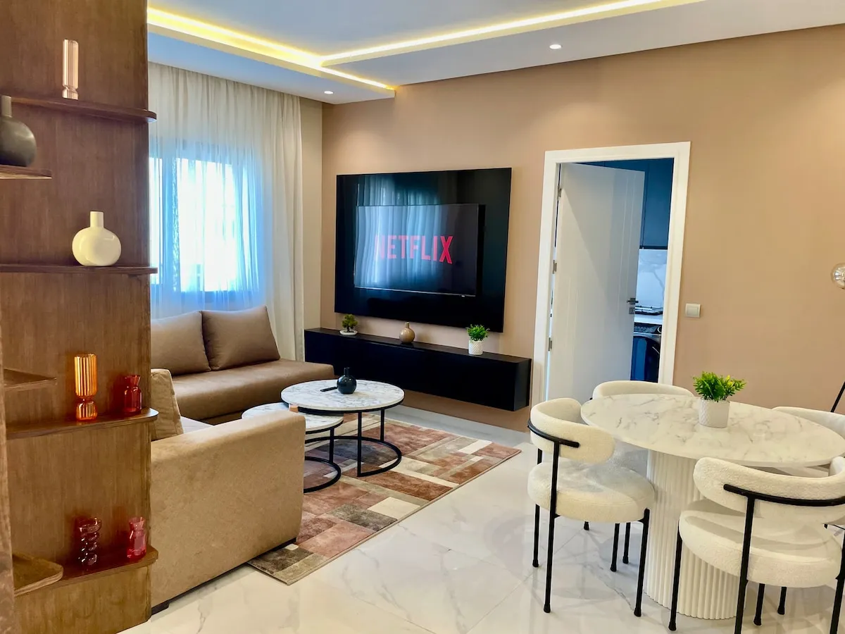 Elegant Suite – Beach-Walk at Downtown