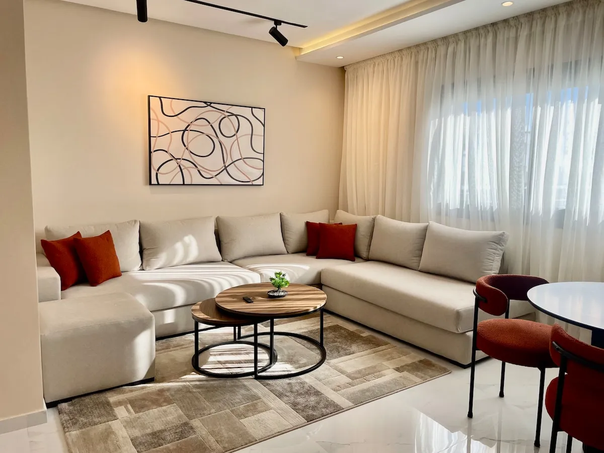 Charming Large Suite with 2 Balconies – Downtown Beach