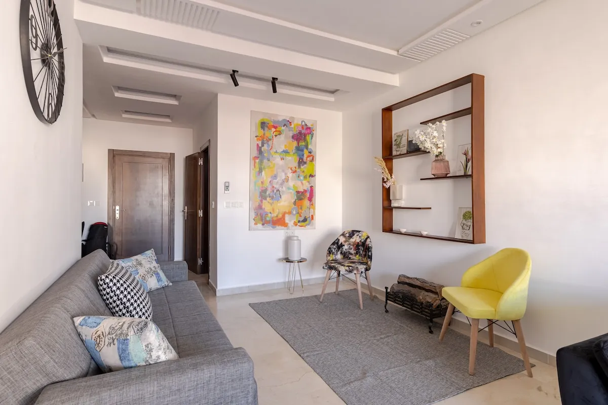 Comfortable Suite with Balcony – Beach & TGV Station