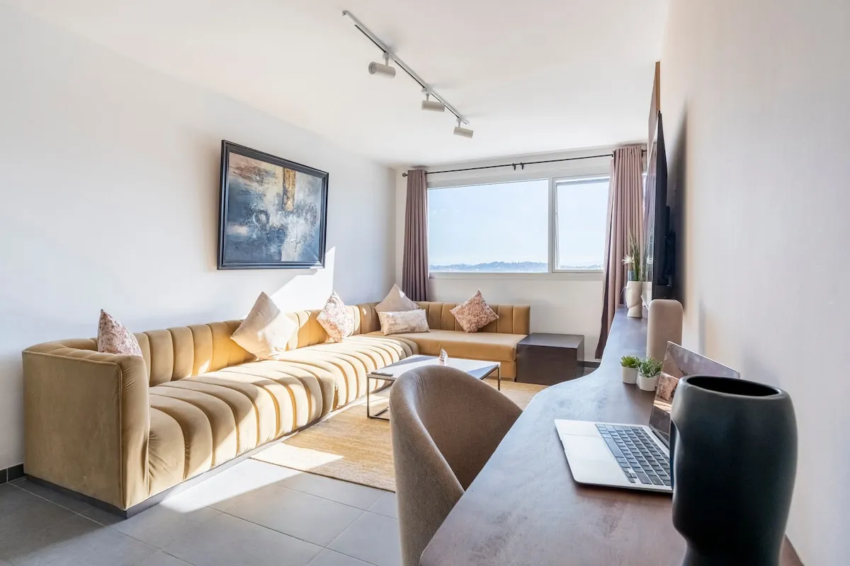 Elegant Stay @ 14th Floor – TGV Station Downtown