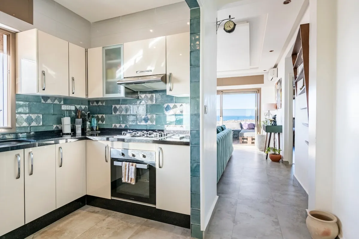 Spectacular Unique Waterfront Apartment – Sunset & Ocean Views