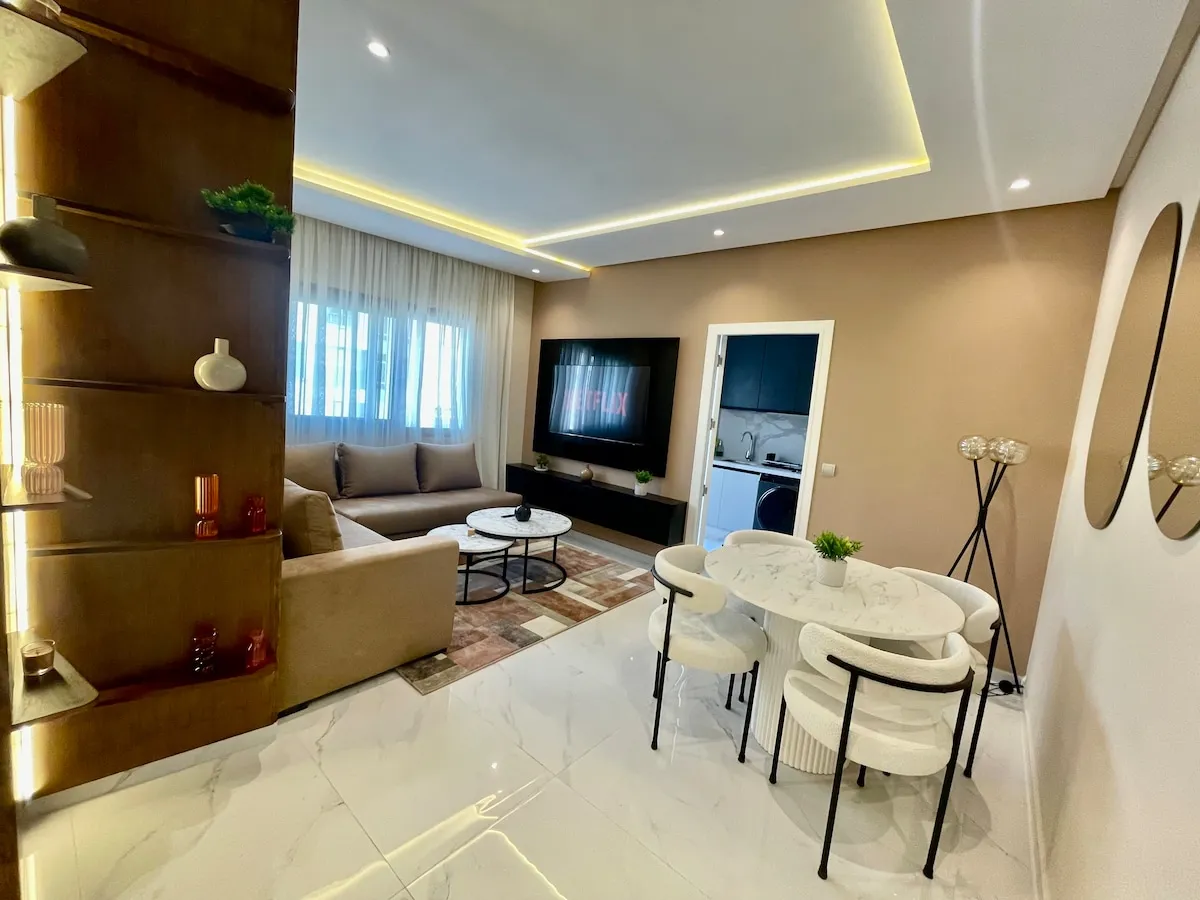 Elegant Suite – Beach-Walk at Downtown