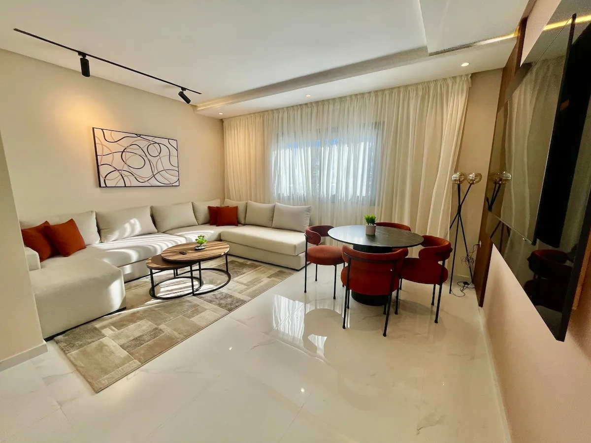 Charming Large Suite with 2 Balconies – Downtown Beach