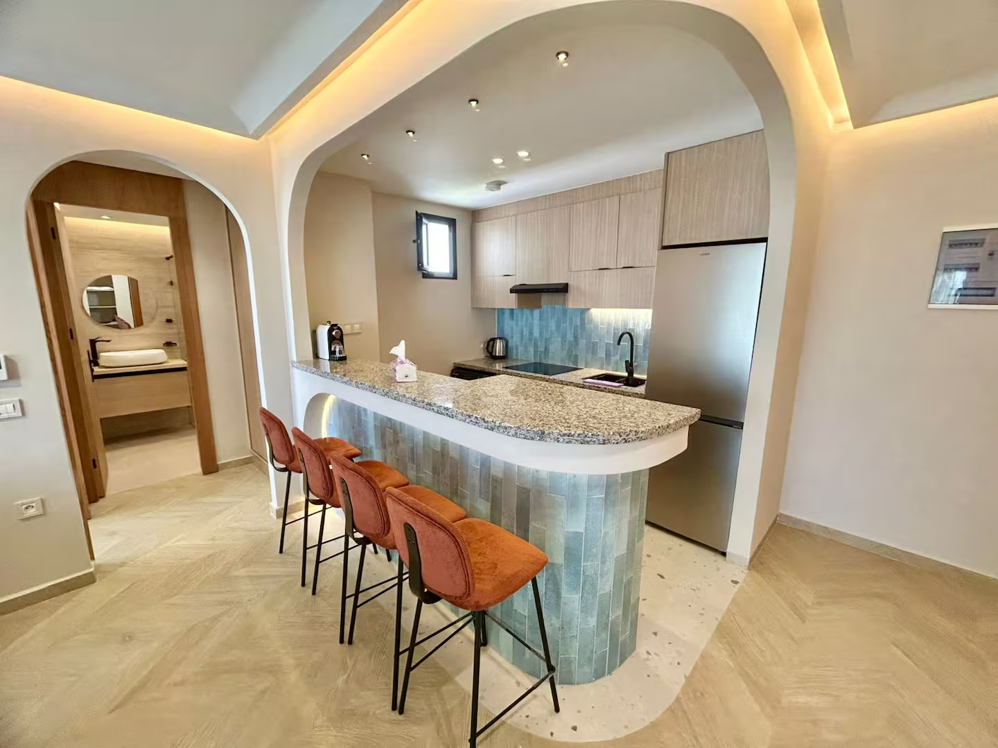 Silver Wave Suite – Beachfront Balcony