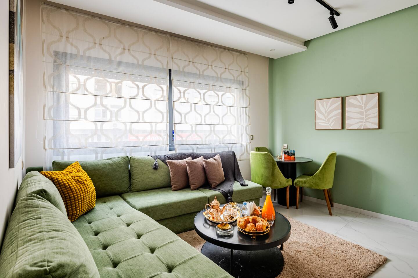 Coastal Emerald Stay – 2 BR with Balcony