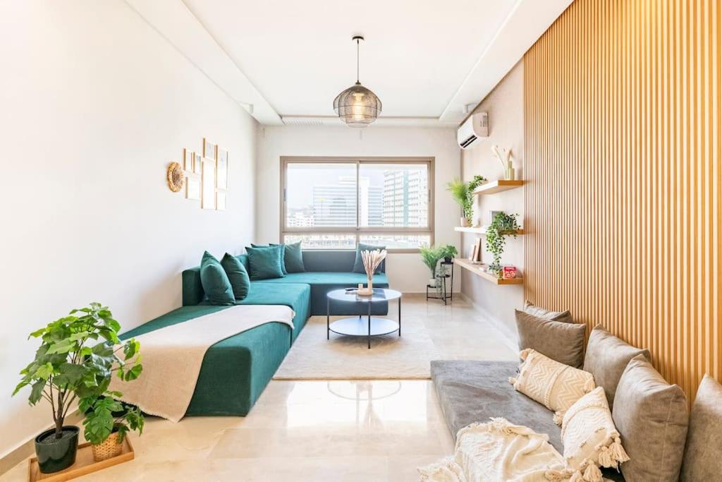 City Hideaway Suite – TGV Station & Beach Walk