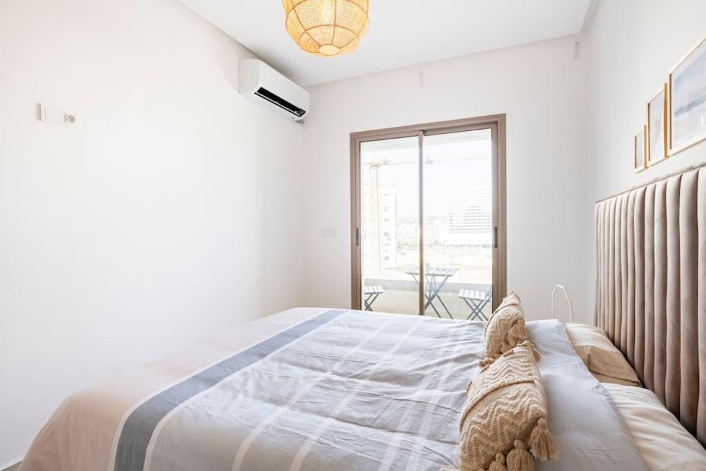 City Hideaway Suite – TGV Station & Beach Walk