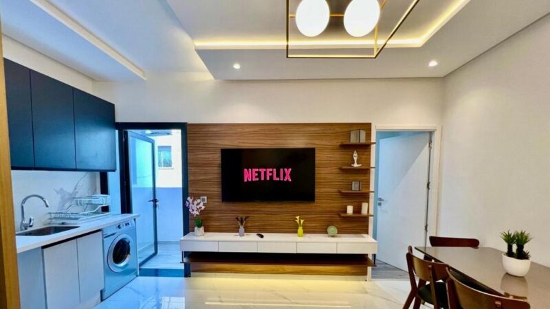 Downtown Getaway – 2 BD Beach Nearby