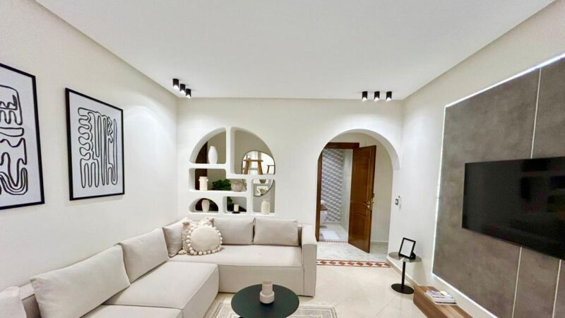 Modern Beachside Condo – Walk to shore