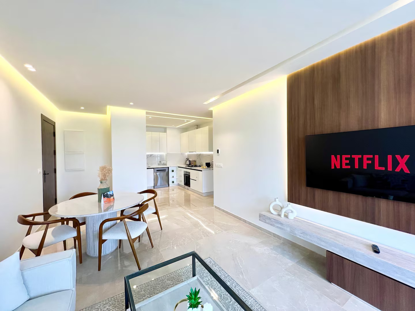 Luminous Coastal Apartment – 2 BR with Views