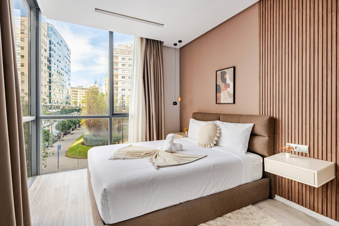 Coastal Emerald Stay – 2 BR with Balcony