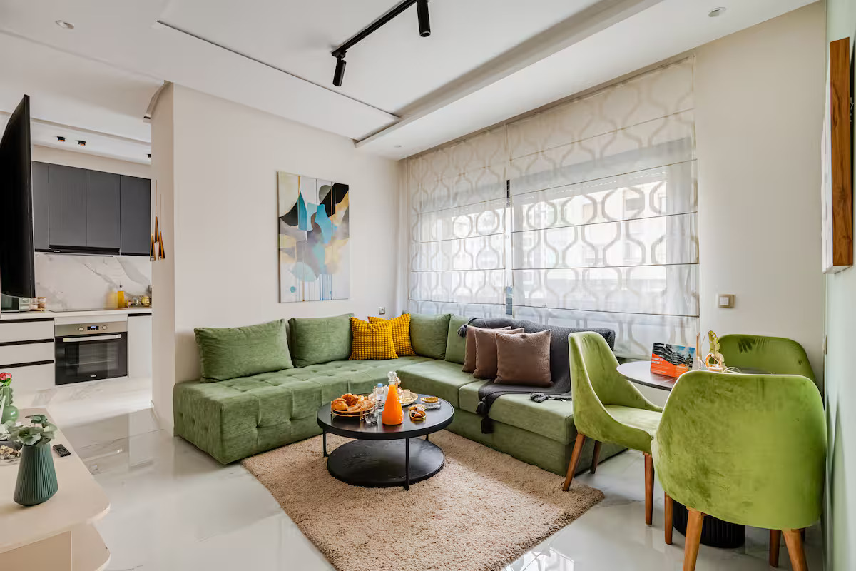 Coastal Emerald Stay – 2 BR with Balcony