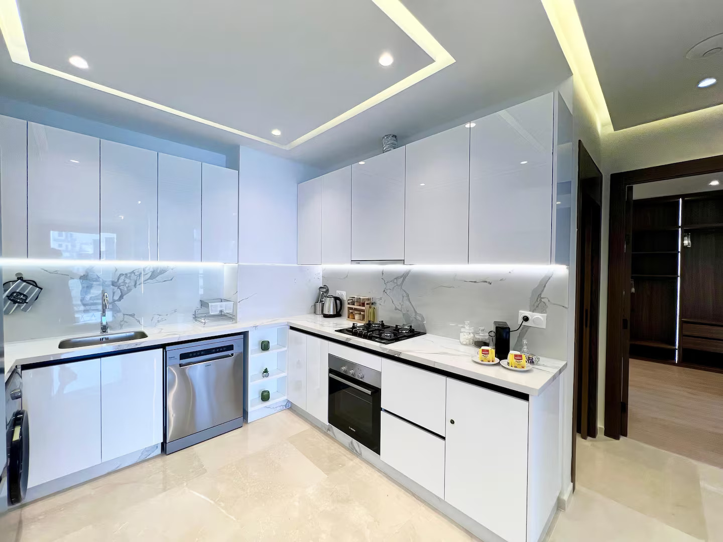 Luminous Coastal Apartment – 2 BR with Views