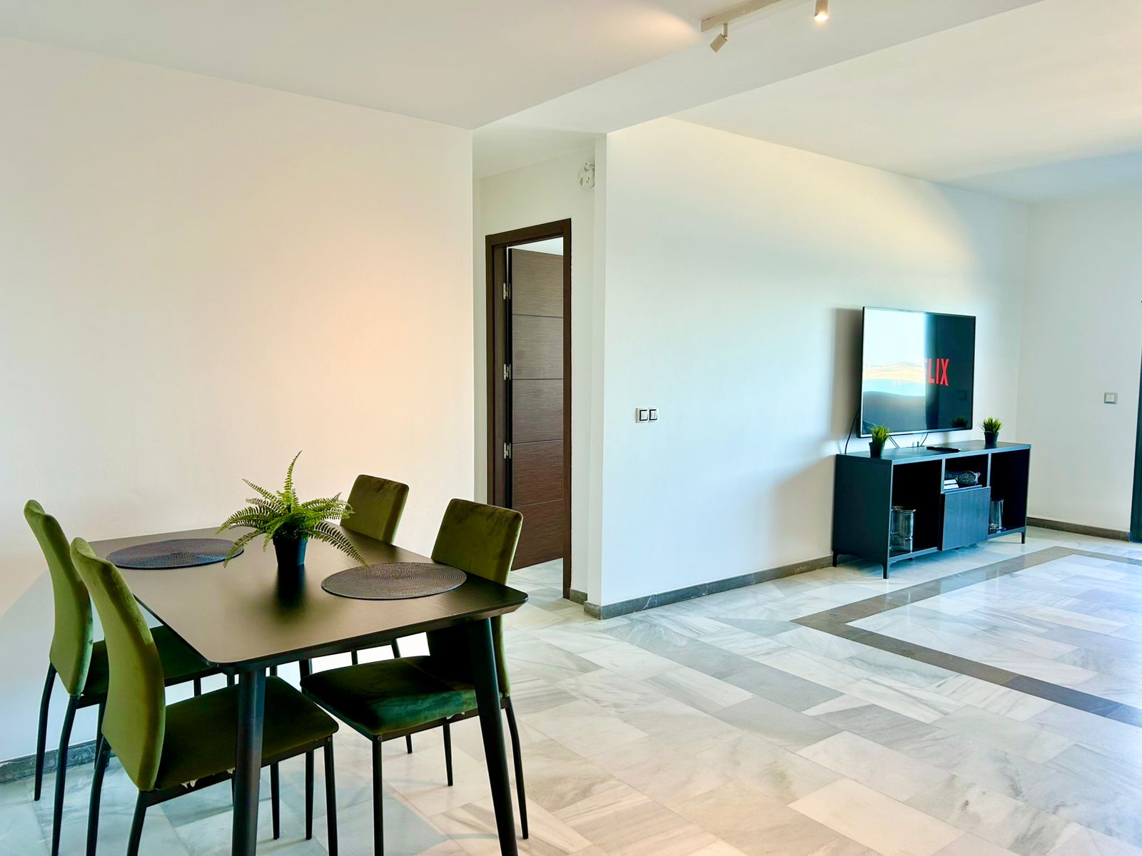 Unique Waterfront 3 Bedrooms – Marina Walk & Beach