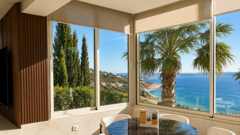 Ocean-Front 2 Bedrooms Flat – Pool & Garden Access
