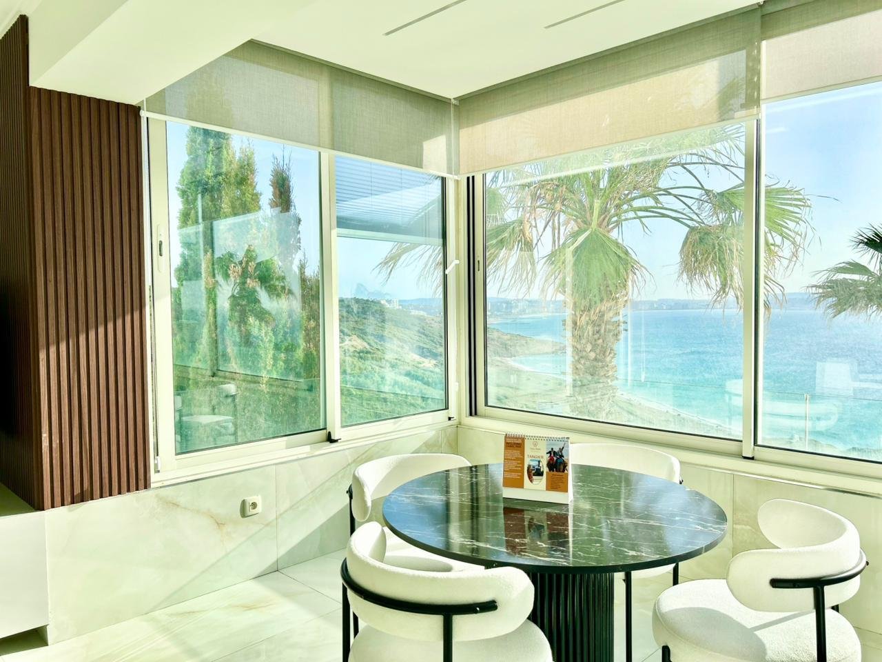 Ocean-Front 2 Bedrooms Flat – Pool & Garden Access