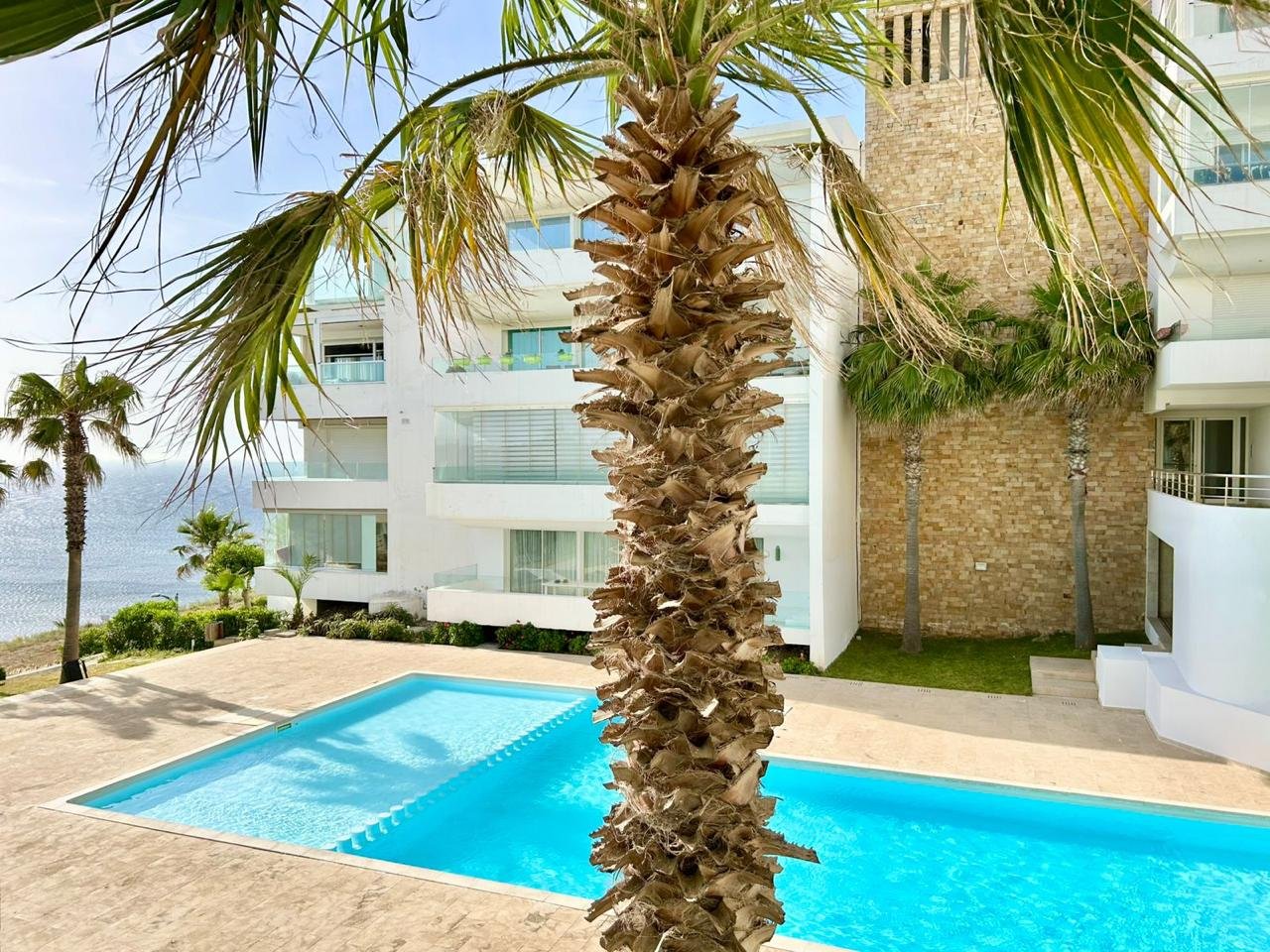 Ocean-Front 2 Bedrooms Flat – Pool & Garden Access