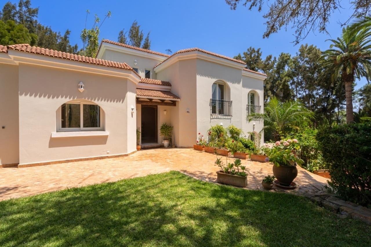 Exclusive Luxury Villa – Private Pool &Lush Garden