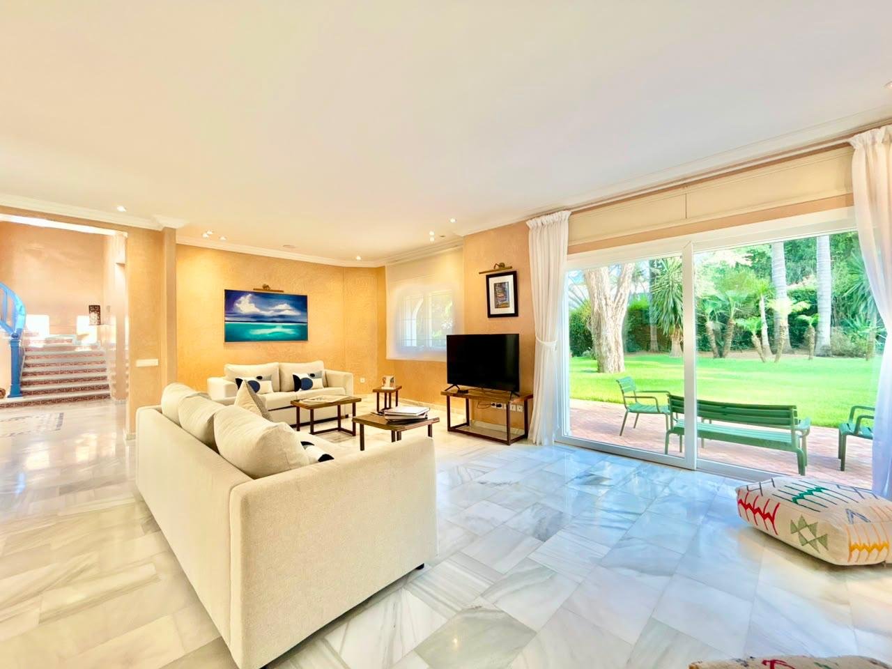 Exclusive Luxury Villa – Private Pool &Lush Garden
