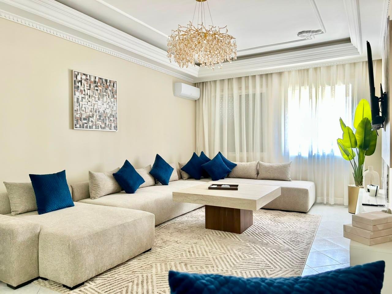 Spacious 3BR Apartment | Walk to Beach