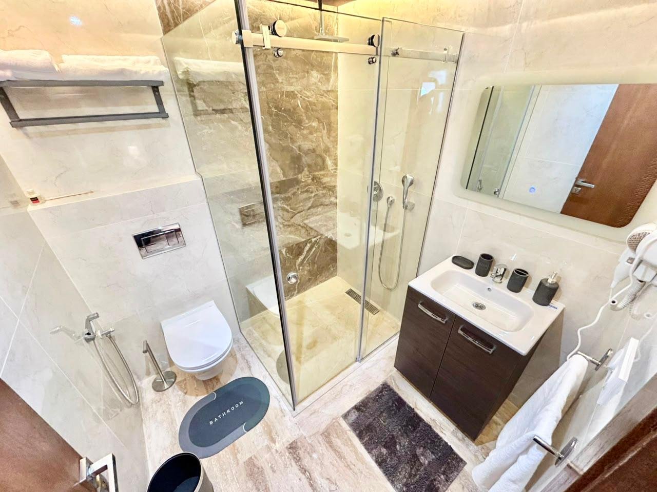 Modern Stay at Triple Tower | Walk to the Beach