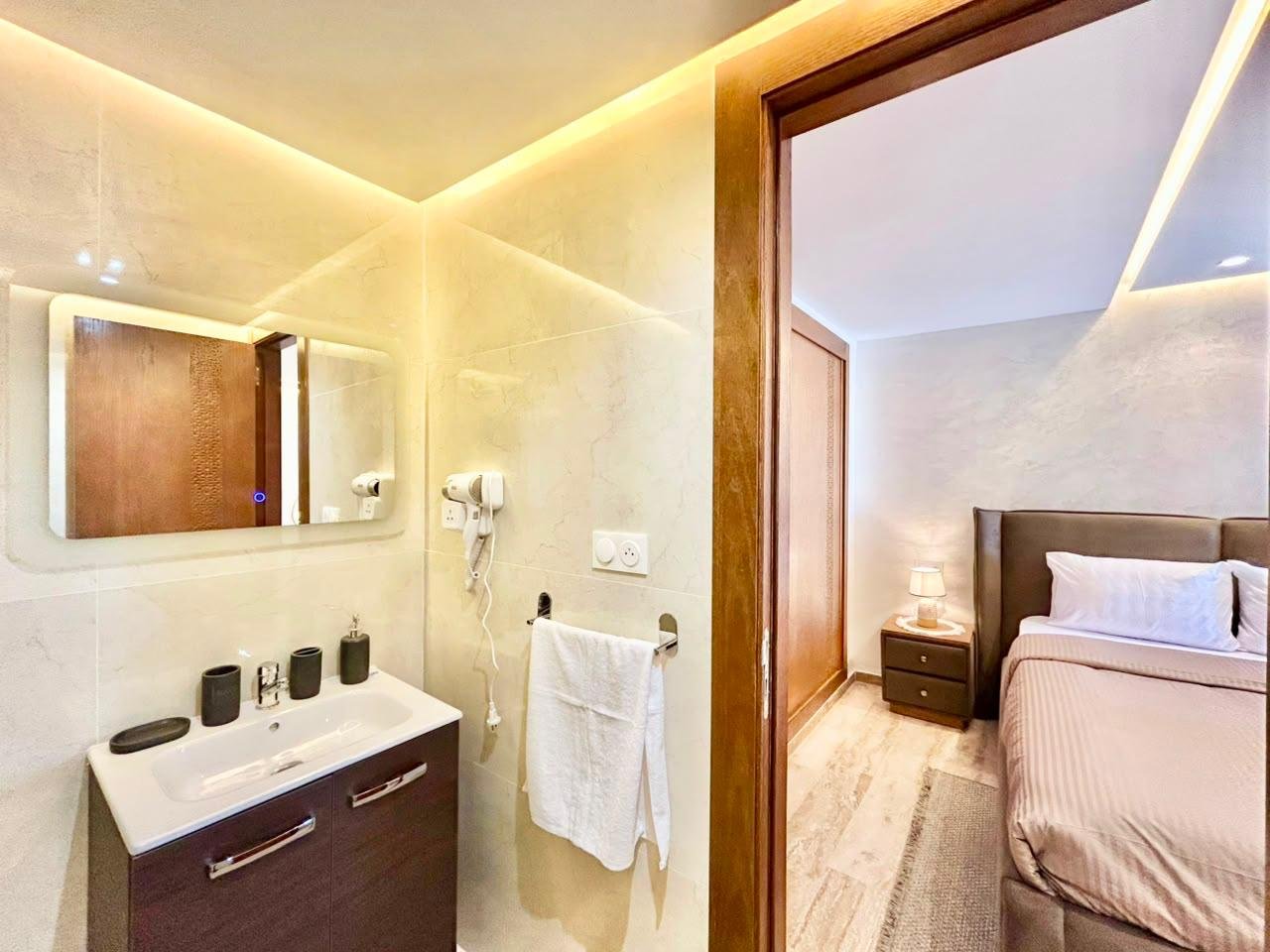 Modern Stay at Triple Tower | Walk to the Beach
