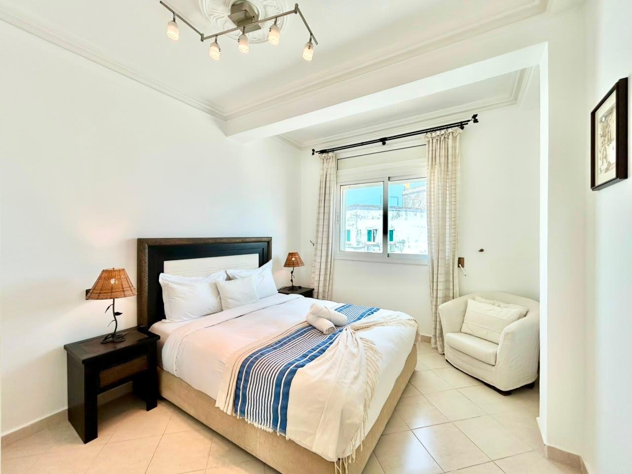 Sunny 2BR with Terrace – Steps to Merchane Palace
