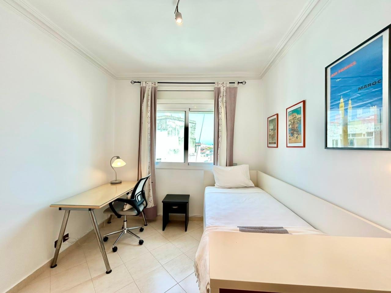 Sunny 2BR with Terrace – Steps to Merchane Palace