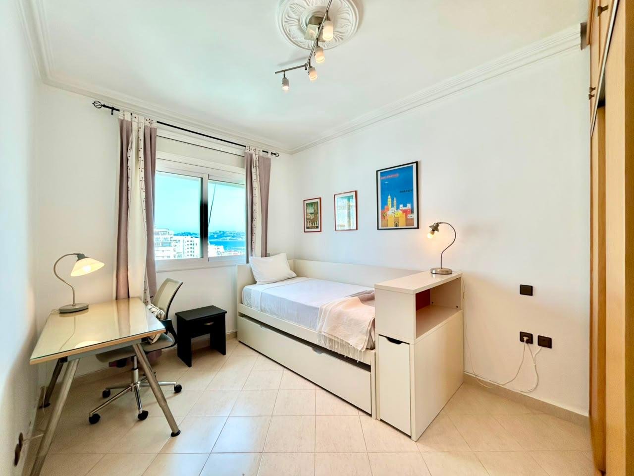 Sunny 2BR with Terrace – Steps to Merchane Palace